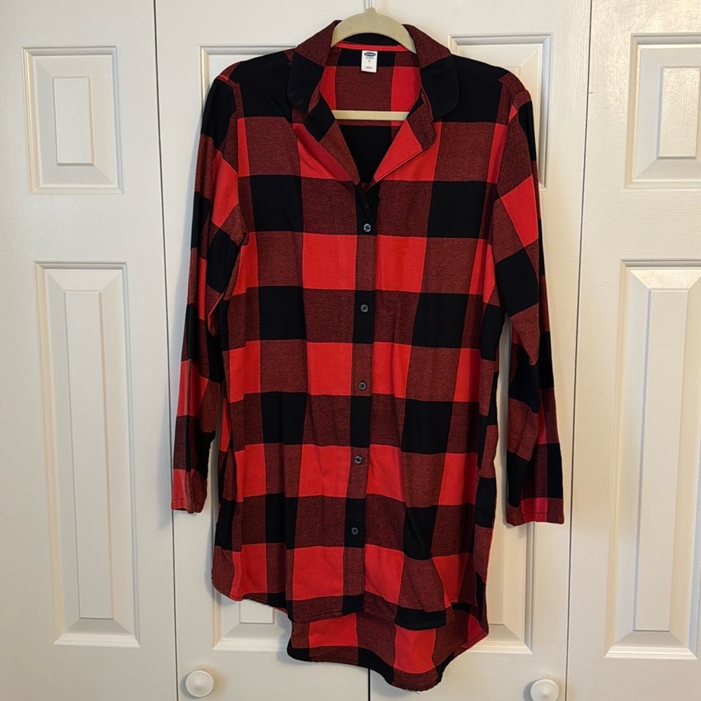 Old Navy Black and Red Fannel Tunic Sz. M